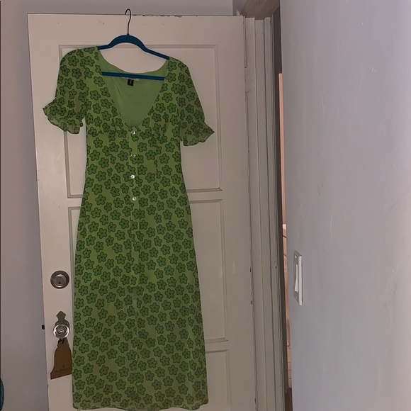 The East Order Green Clover Maxi Dress - Picture 2 of 6